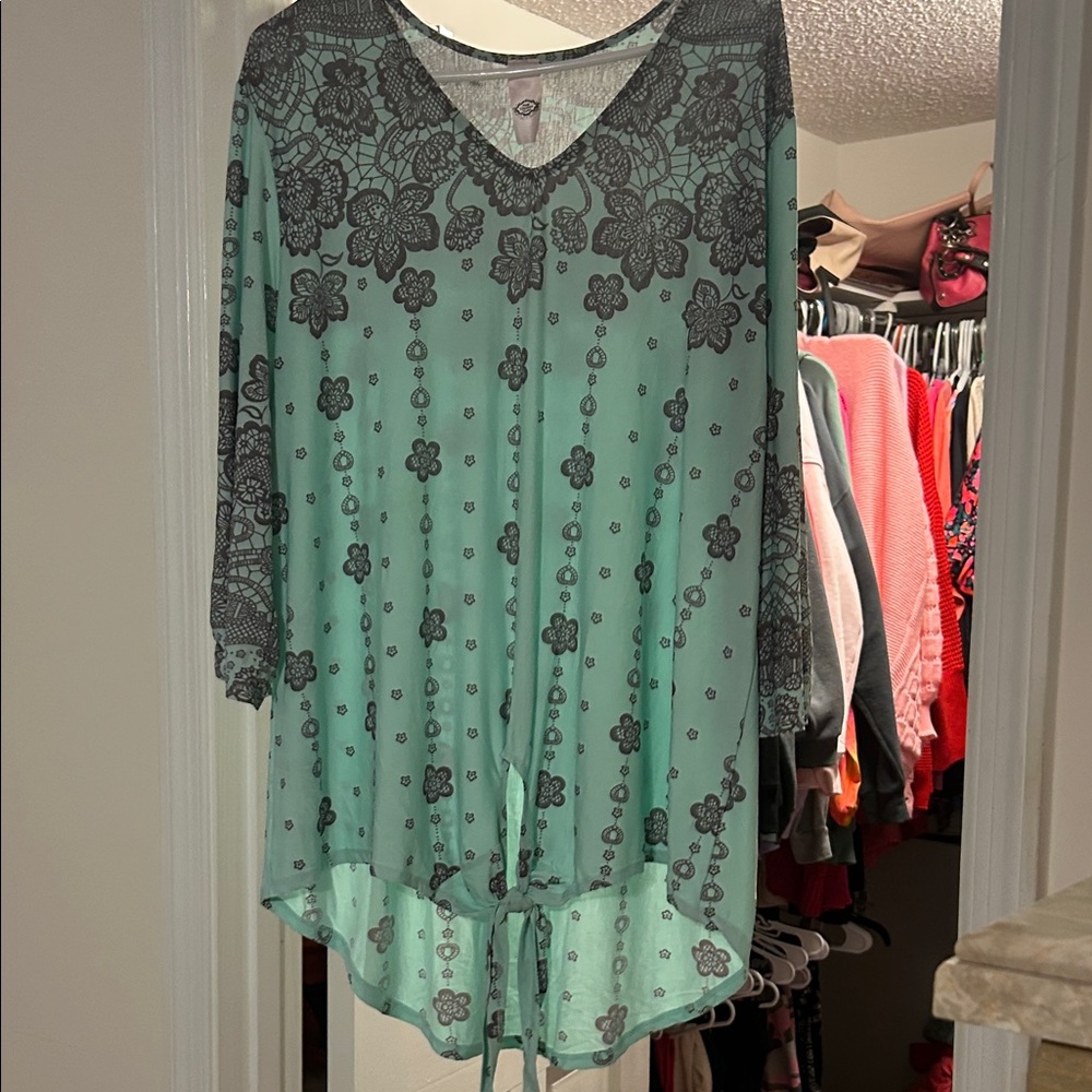 Chic Mint Green Floral Tunic — GENTLY USED!
